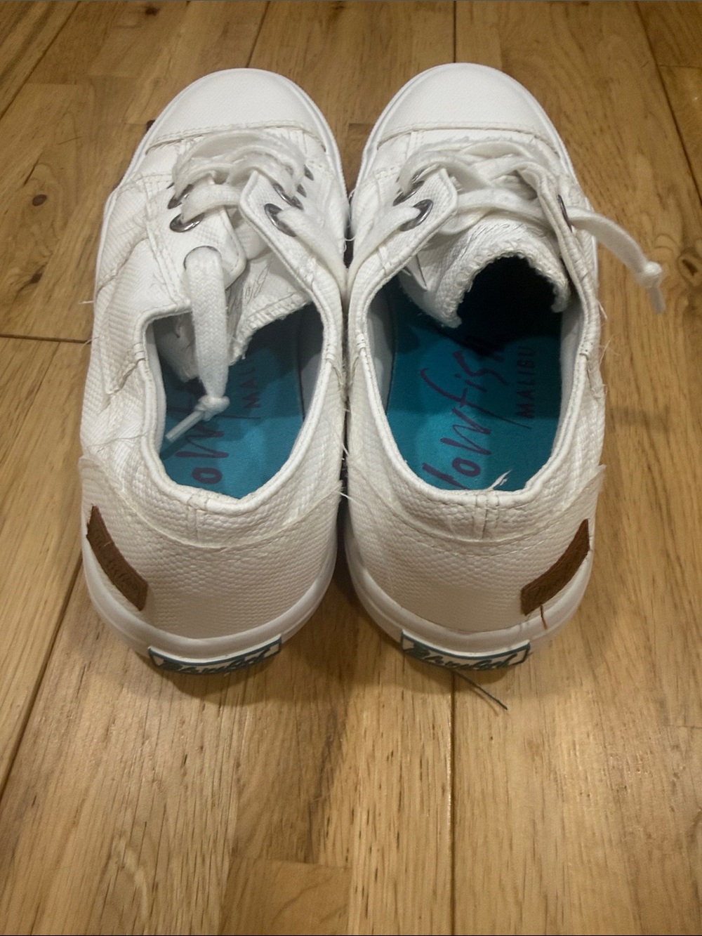 White Low-Top Canvas Sneakers with Lace-Up Closure - Picture 3 of 4